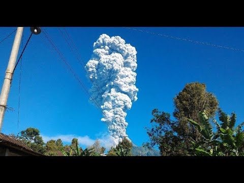 Breaking News! Semburan Abu Vulkanik Gunung Merapi