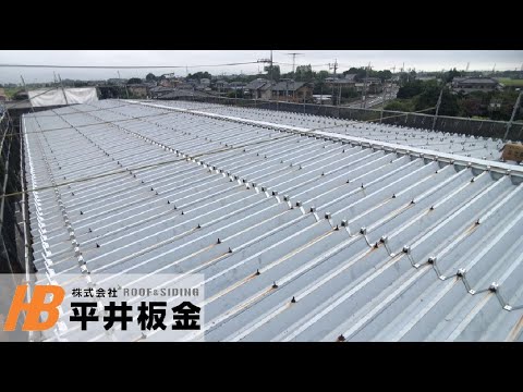 倉庫の屋根から雨漏り 原因は又も棟の施工不良 加須市 折半屋根カバー工事 Youtube