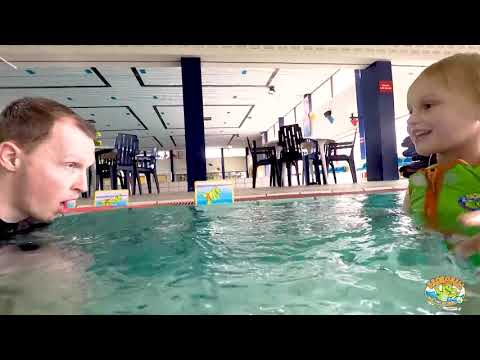 Florine's Zwemles Vlog - In het water springen en bubbels maken! [Vlog 2]