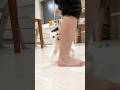 お父さんの生足が許せない猫