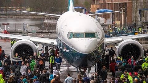 Boeing Debuts 737 MAX 9