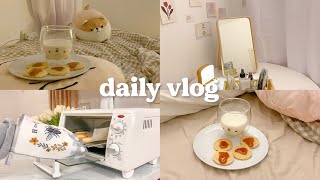 vlog 🍪 baking, reading, setting up the christmas tree, cozy night with me ♡ screenshot 5