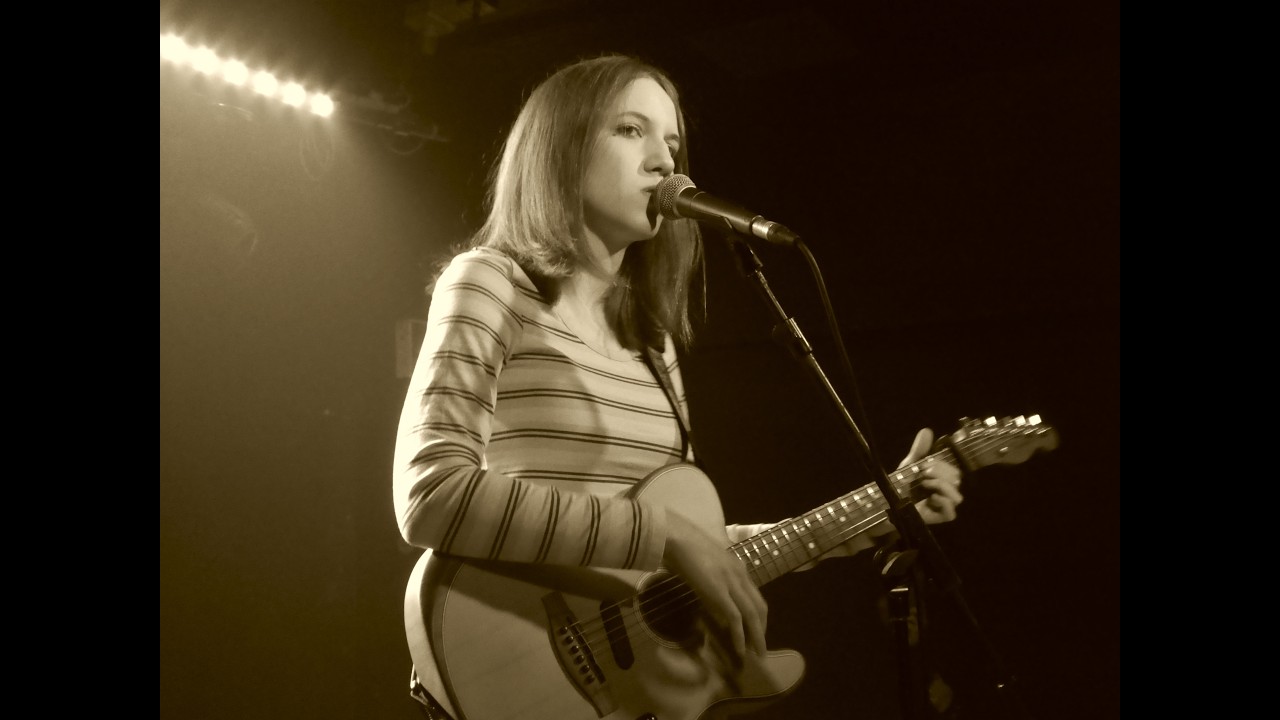 Amelie Farren - aka's white wolf