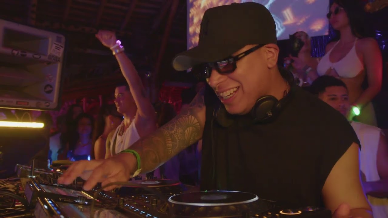 El set que hizo vibrar Montañita 🌊🔥 | Tony Guerra @ Lost Beach Club adlı videoyu YouTube'da izle El set que hizo vibrar Montañita 🌊🔥 | Tony Guerra @ Lost Beach Club adlı videoyu YouTube'da izle