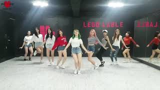 Momoland baam moving dance practice Resimi