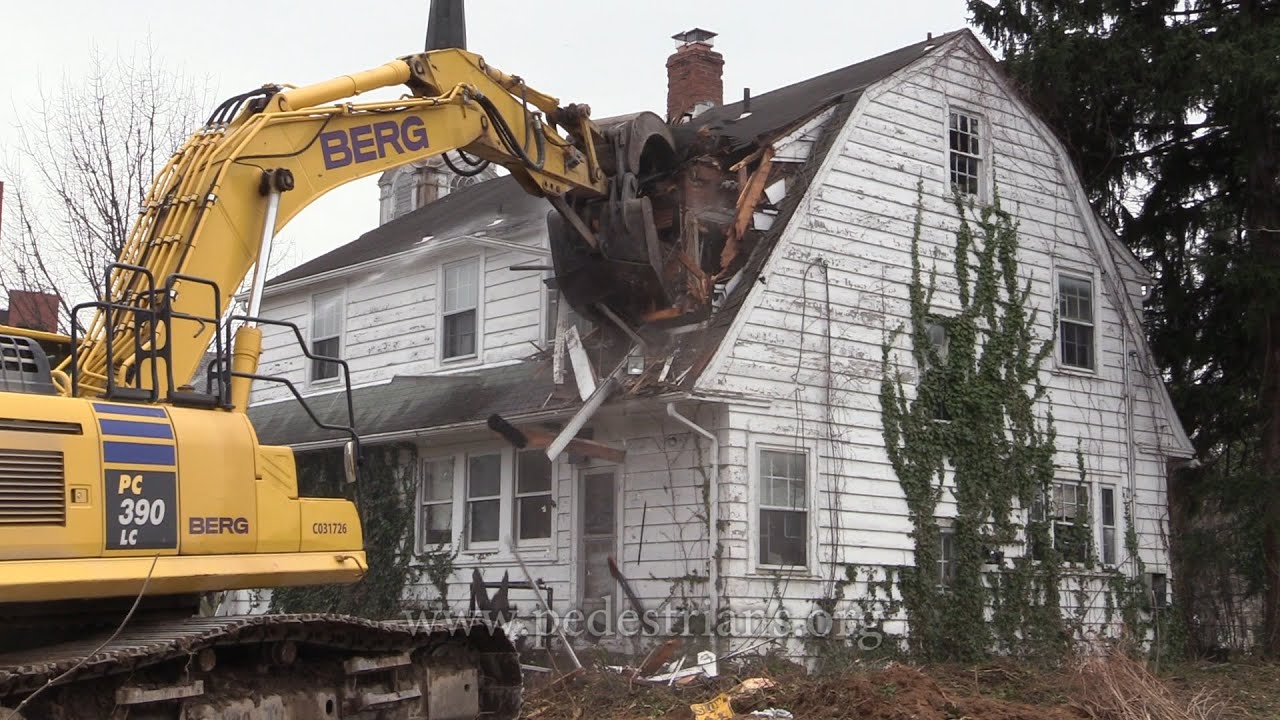 Nice little house demolished by a nice little excavator