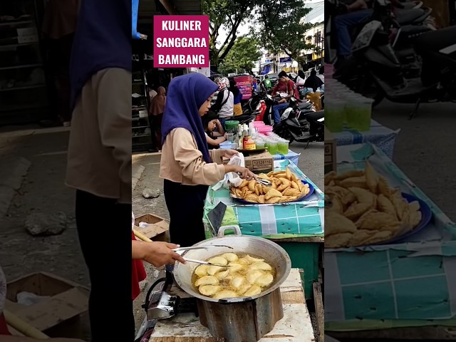 MAKASSAR || Takjil Sanggara Bambang Disukai Langsung dari Penggorengan #shorts #urbanexplorer class=