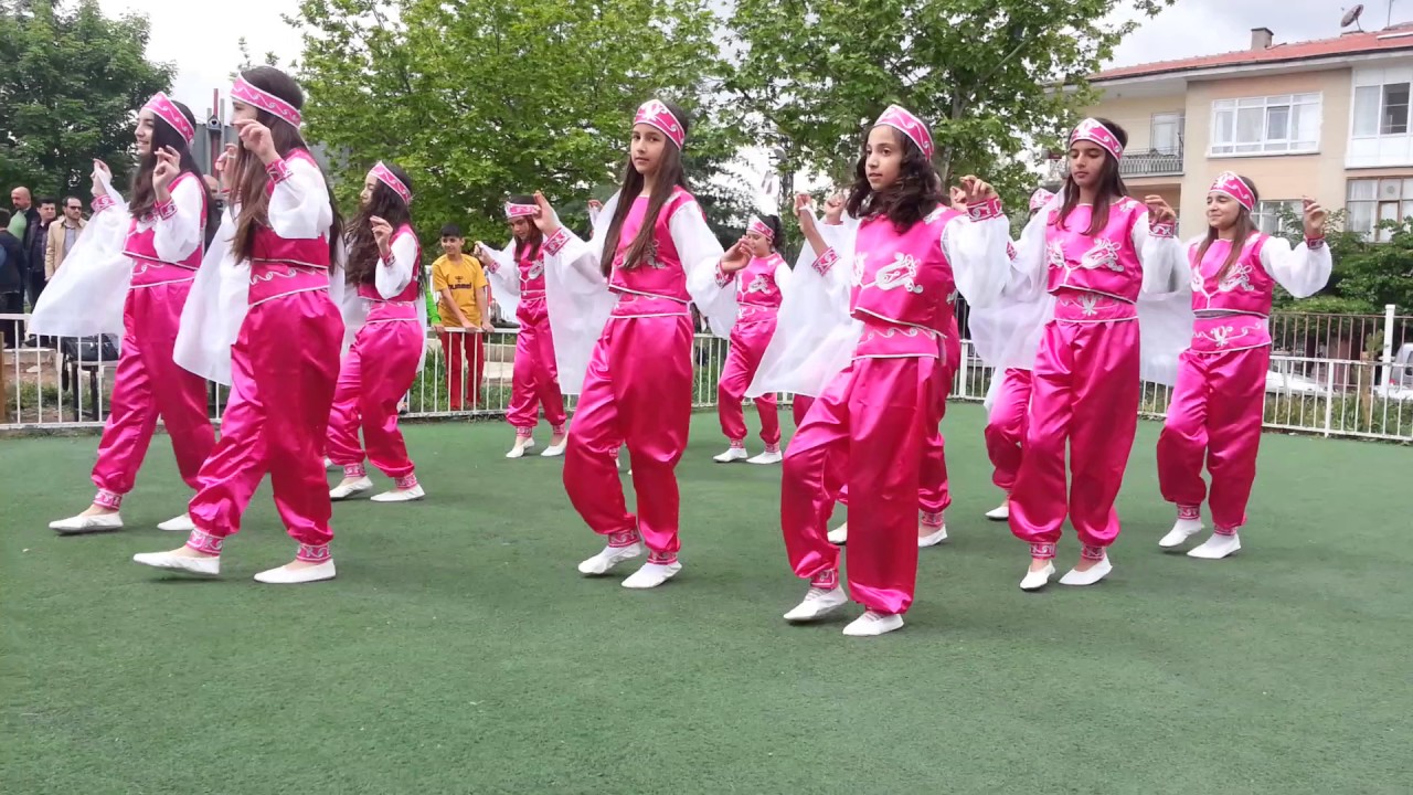 Bilecik yöresi 3.bölüm 6/A sınıfı 19 Mayıs gösterisi (toygar börekci orta okulu 2017 )