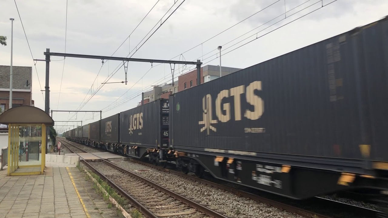 TRAXX BR 186 458 - 6 met containertrein te Buggenhout