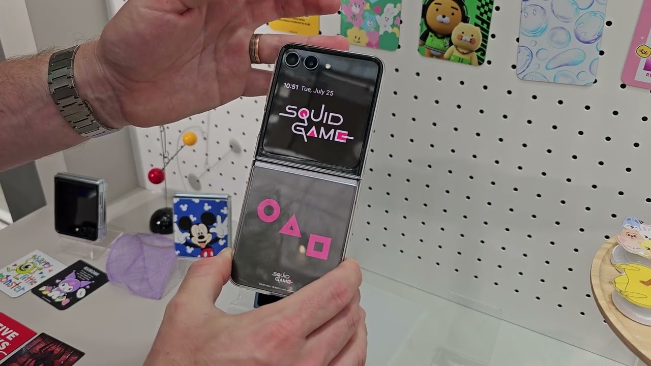 Galaxy Z Flip 5 Flipsuit theme case: Squid Game - YouTube