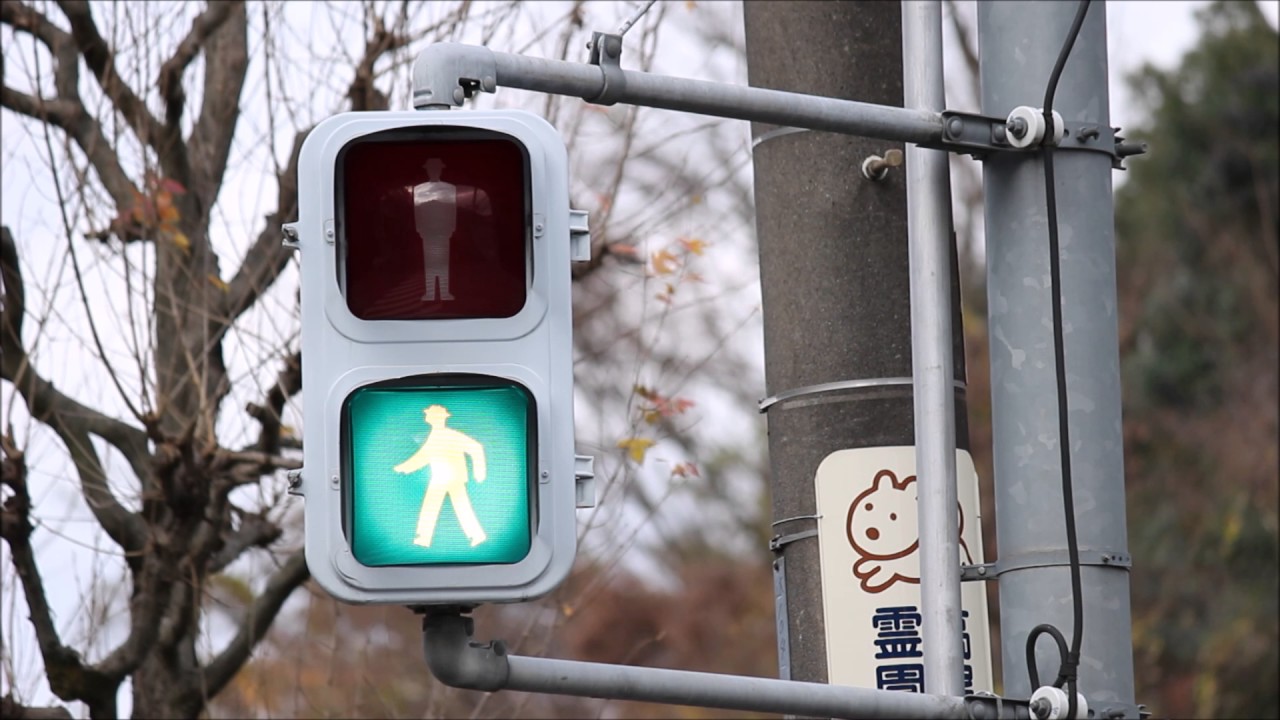 信号電材歩行者灯器 内丸フード(平成9年製) - YouTube