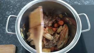 Dunkler Geflügelfond