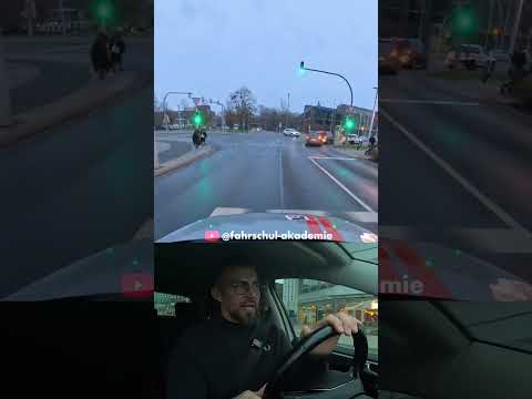 Linksabbiegen an großer Kreuzung 🚥 #shorts #führerschein #fahrschule #fahrprüfung #dashcam