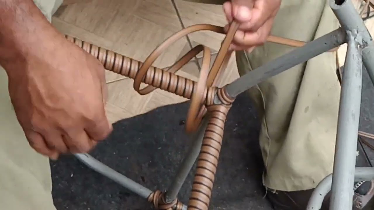 Como tecer cadeira de balanço de mola com palha sintética.