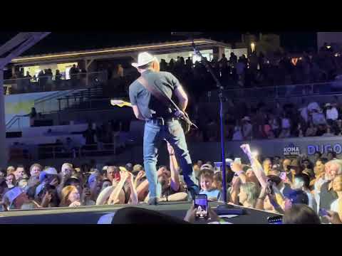 Brad Paisley - She’s Everything (Live) - Hartford HealthCare Amphitheater, Bridgeport, CT - 7/18/25