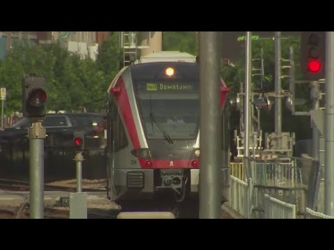 Видео: MetroRail Light Rail в Остин, Тексас