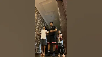 الأب دايم سند لبنته ادعمونا بإشتراك يا حبايب 