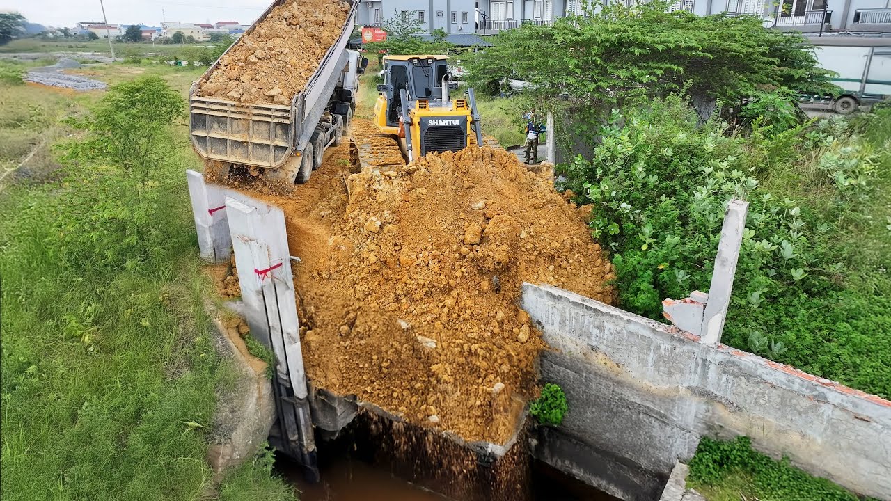 Start a new project using SHANTUI DH-17C2, good performance in clearing land and entering deep water