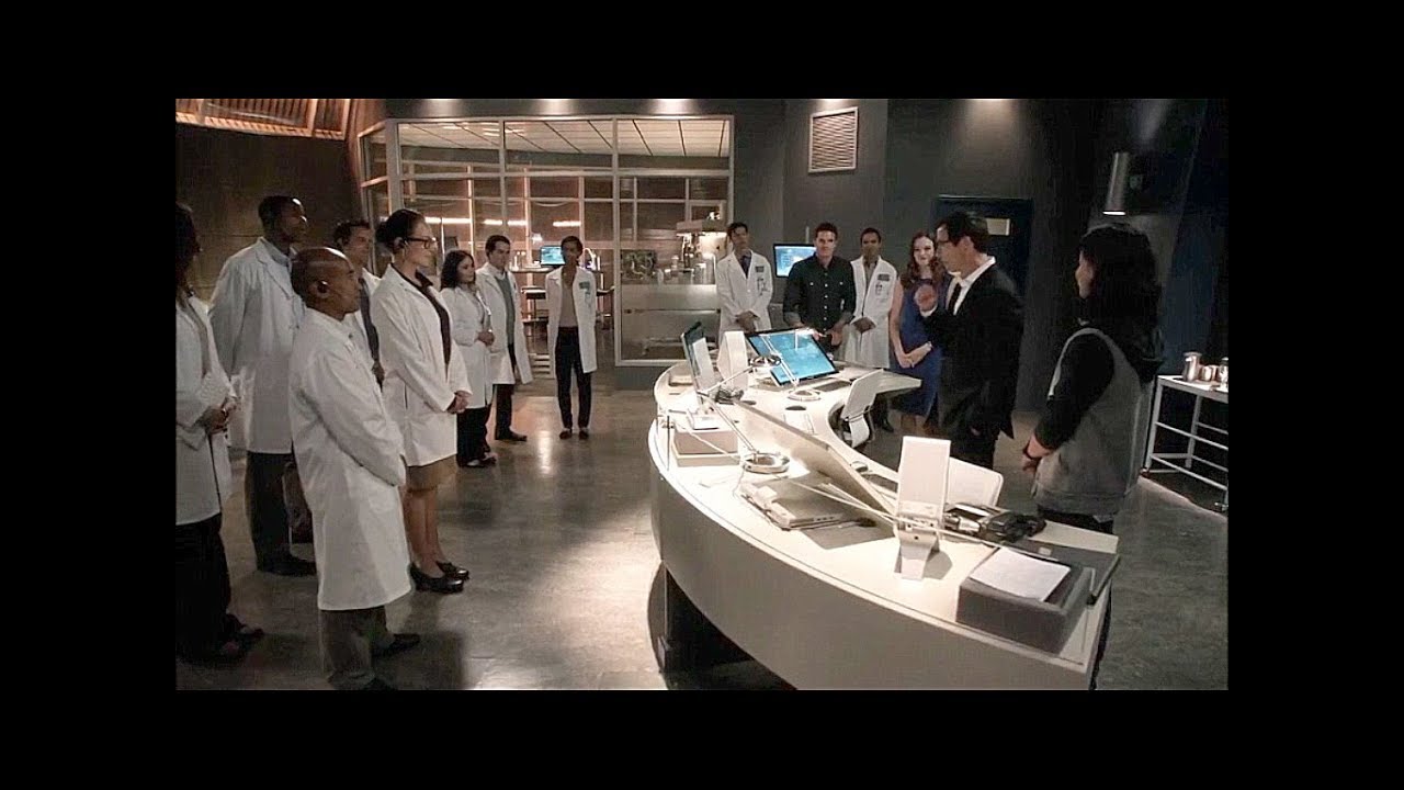 El Acelerador de Particulas (parte 1) | Barry y Nora viajan al pasado (parte 5) - THE FLASH 5X08