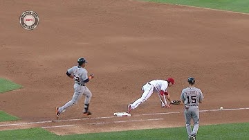 DET@LAA: Miggy scores from second on throwing error