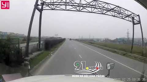 [Clip] Sang đường kiểu chán sống, thanh niên suýt báo hại xe container