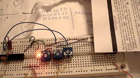 ATmega8 + CNY70 - black/white line sensing circuit (for linefollower bot)