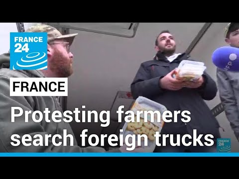 Protesting French farmers inspect foreign trucks amid Paris roadblock • FRANCE 24 English