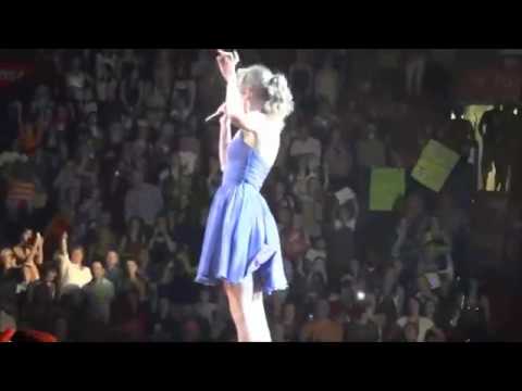 Taylor Swift Dress Flies Up - wardrobe malfunction - You Belong With Me August 14th 2011