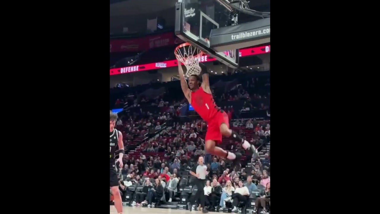 Ja couldn't help but smile as he threw this down... the bench was loving it! ๐( ๐ฅvia: @trailblazers)
