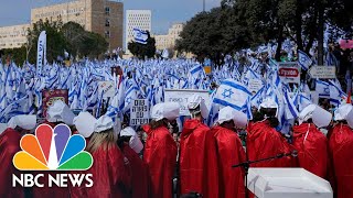 Tens of thousands of Israelis protest Netanyahu's plans to overhaul the judiciary