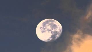 Футаж  Луна заходит за облака