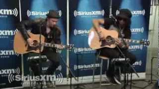 Video thumbnail of "Slash & Myles Kennedy play with ACOUSTIC guitar"