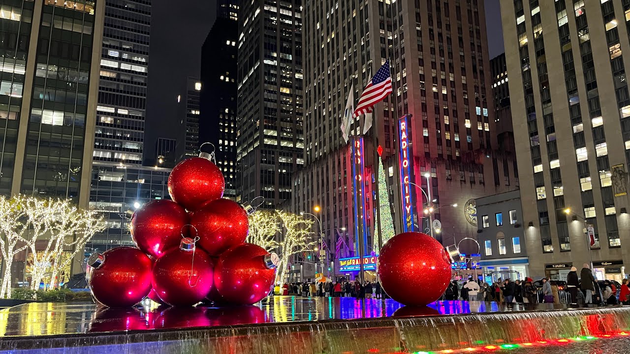 NEW YORK CITY LIVE Midtown Manhattan Friday Night Rain Storm 🎄 - YouTube