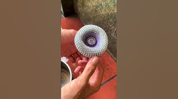 Dụng cụ cọ rửa xoong nồi có bình chứa dầu rửa