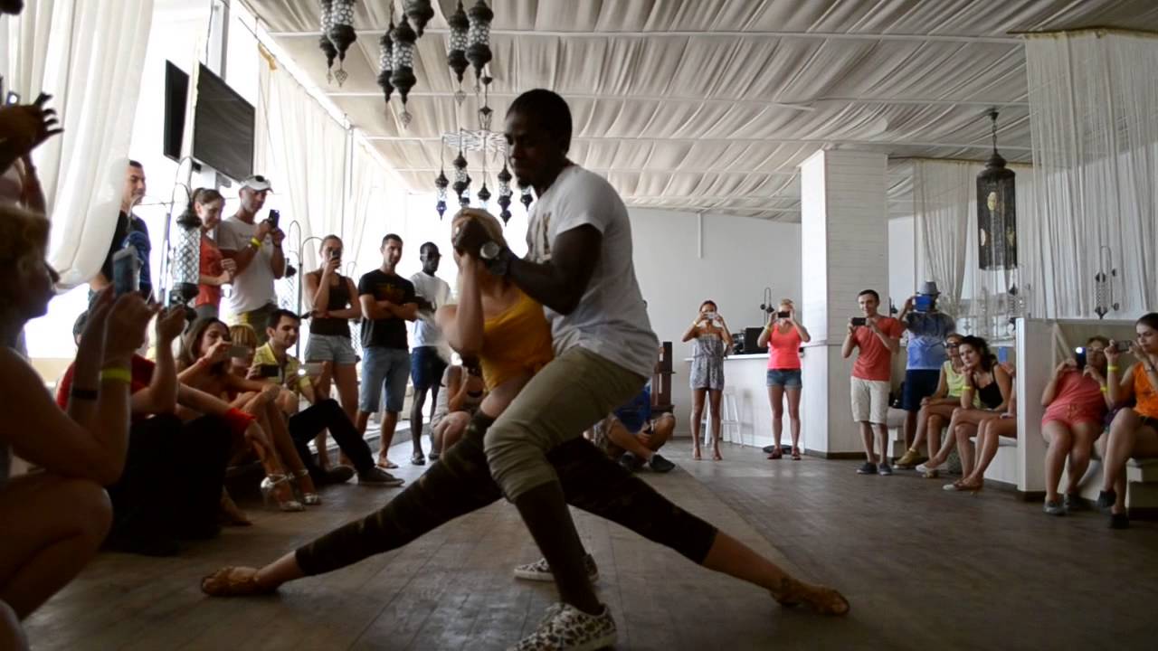 Semba -  Enah & Carolina