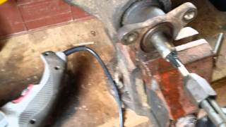 Land Rover Discovery 2 rear diff locating pin remo