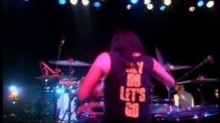 Download lagu Ramones (Finland 1988) [07]. Somebody Put Something In My Drink