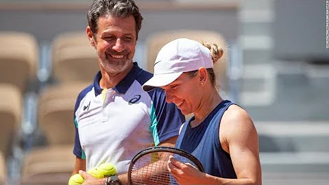 Simona Halep Learns new Slice SERVE from Patrick MOURATOGLOU and One Handed BH ?! - DayDayNews