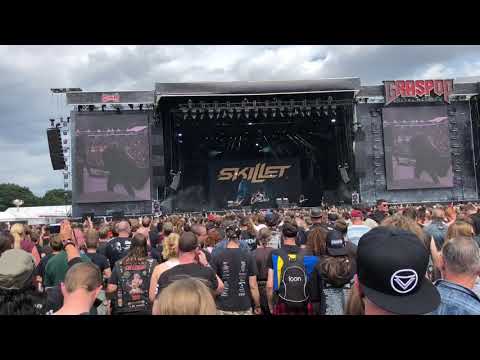 Видео: Skillet - Whispers in the Dark - Live @ Graspop 2018