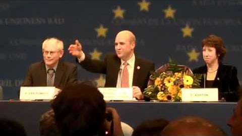 Swedish Prime minister Fredrik Reinfeldt announces the new EU President, Van Rompuy