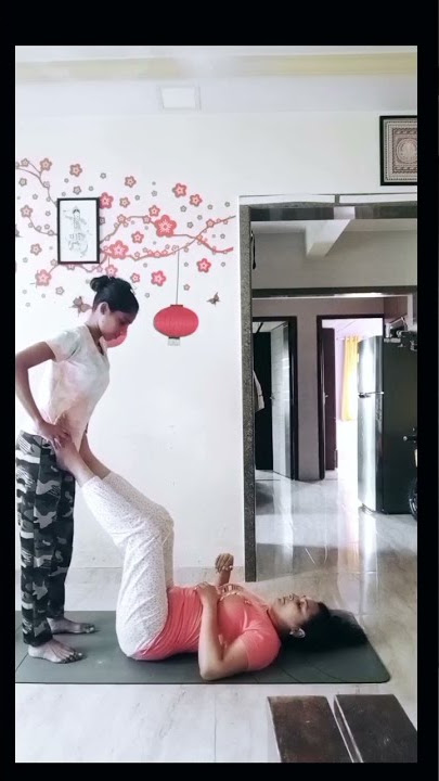 How to do yoga poses with 2 people together ????