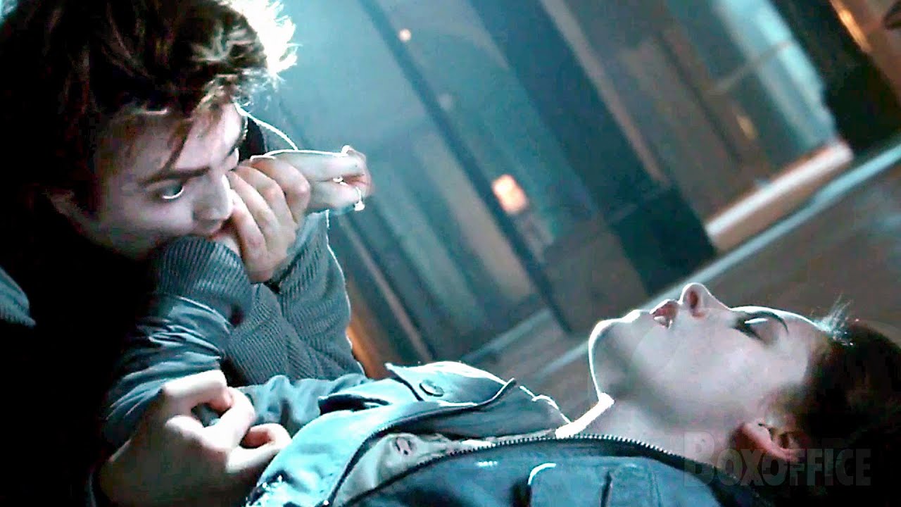 Edward bites Bella | Twilight Final Fight - YouTube