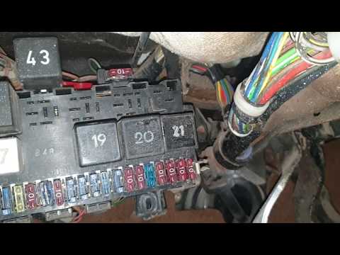 Volkswagen Golf 2 1,6D 1984 turn signal relay.