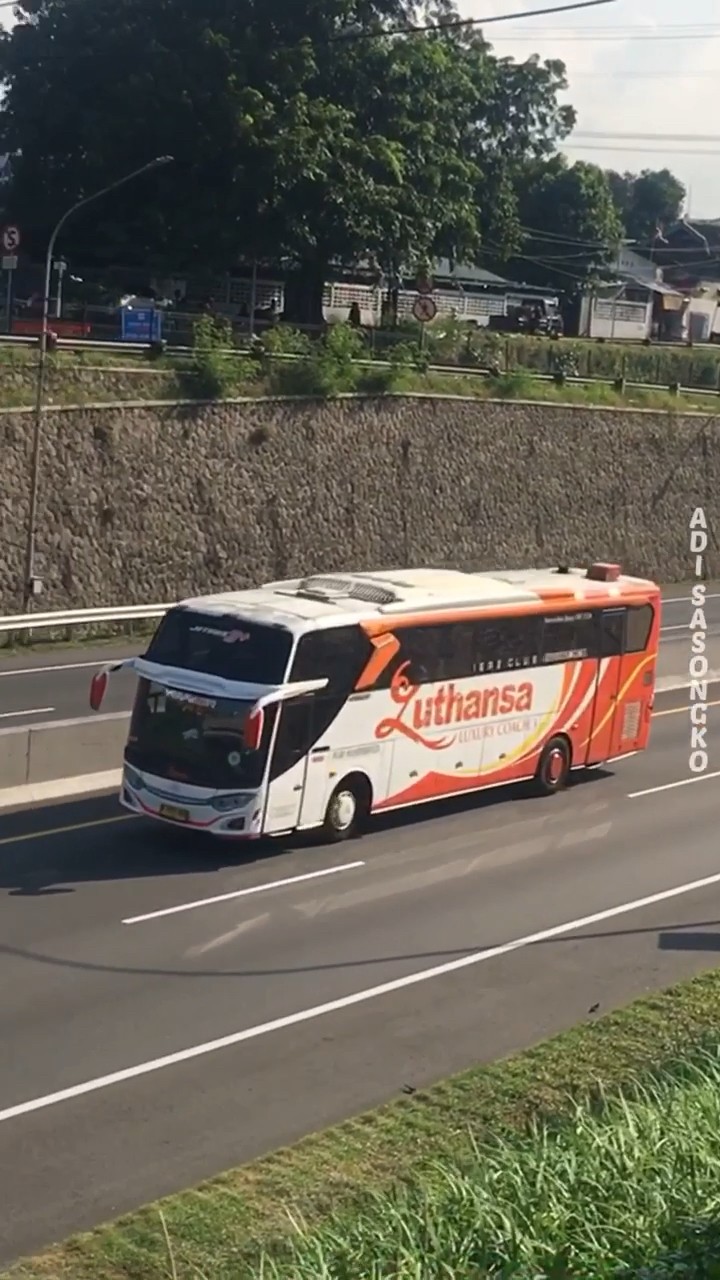 Sewa Bus Pariwisata Lufthansa: Mengarungi Petualangan dengan Kenyamanan dan Gaya