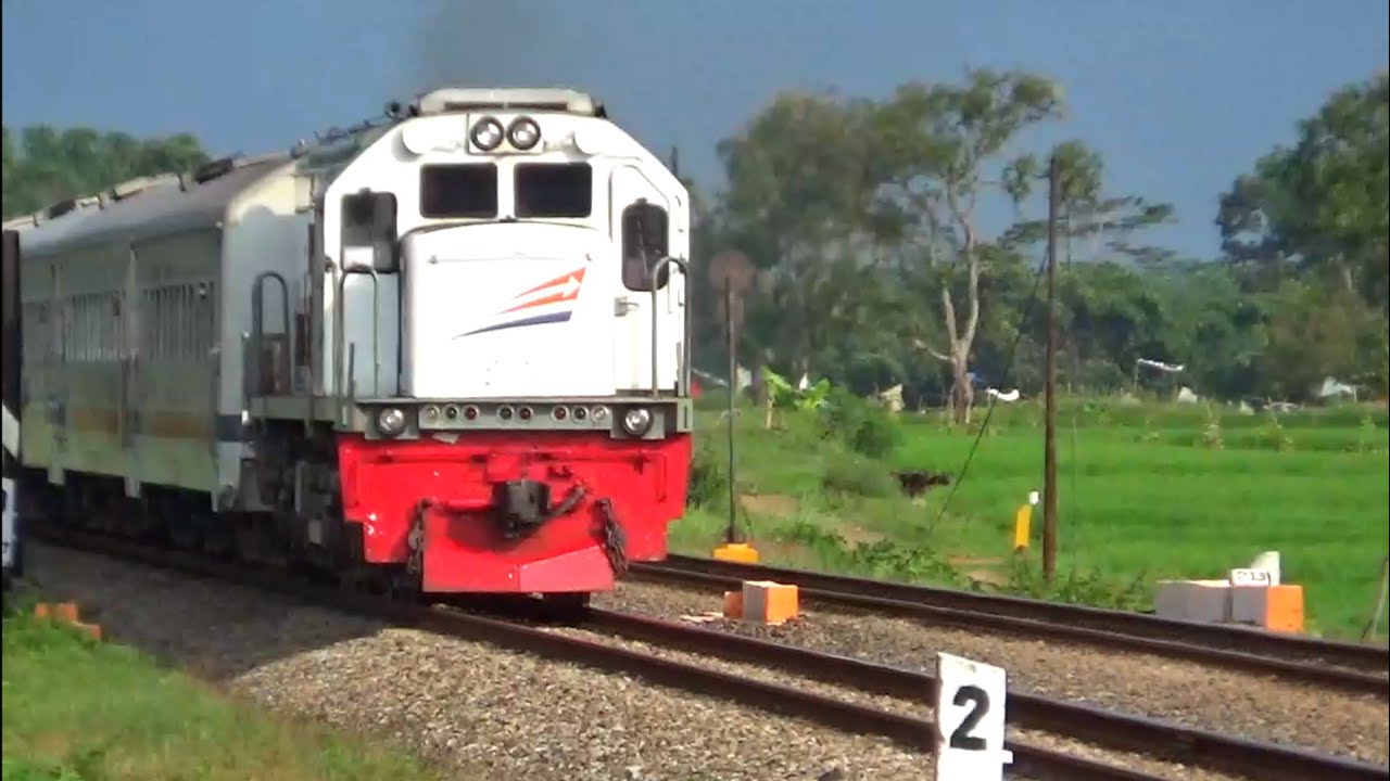10 Kereta Api Raja Ngebut Di Daop 3 Cirebon - YouTube