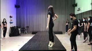 Solo | Learn catwalk | Modeling | Runway walk | How to walk