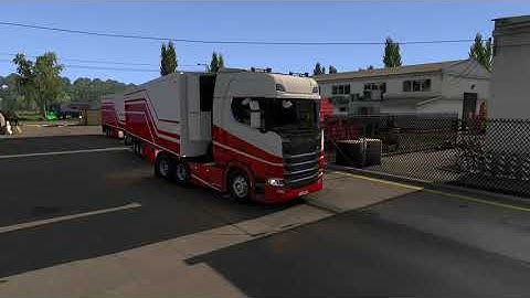 Euro Truck Simulator 2 - Reversing an HCT into the street