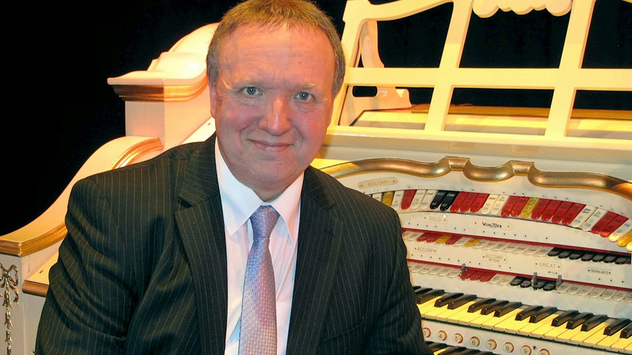 The Organist Entertains Christmas 2016 - Carols of the Bells