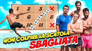 ⚽ NON COLPIRE la SCATOLA SBAGLIATA in PISCINA! FOOTBALL CHALLENGE w/ ELITES