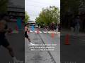 Il célèbre sa victoire trop tôt… et se fait doubler sur la ligne d’arrivée
